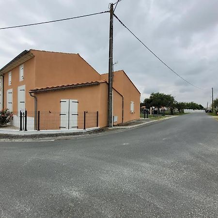 "Les Hirondelles" Villa Jau-Dignac-et-Loirac Exterior photo