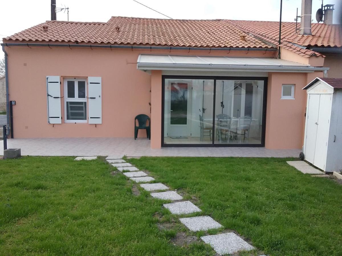 "Les Hirondelles" Villa Jau-Dignac-et-Loirac Exterior photo