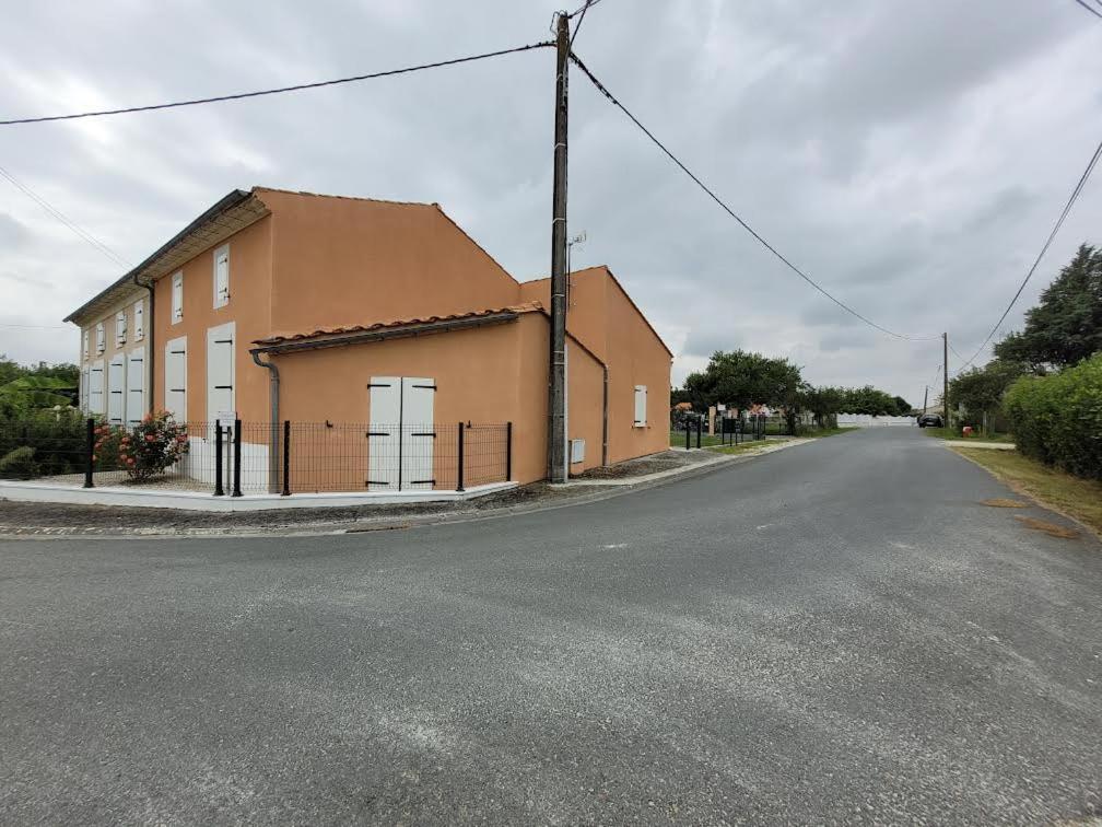 "Les Hirondelles" Villa Jau-Dignac-et-Loirac Exterior photo